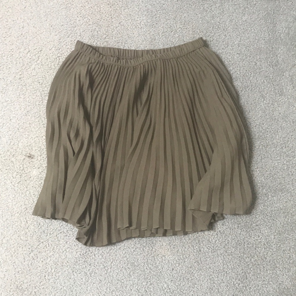 Banana republic pleated olive green skirt